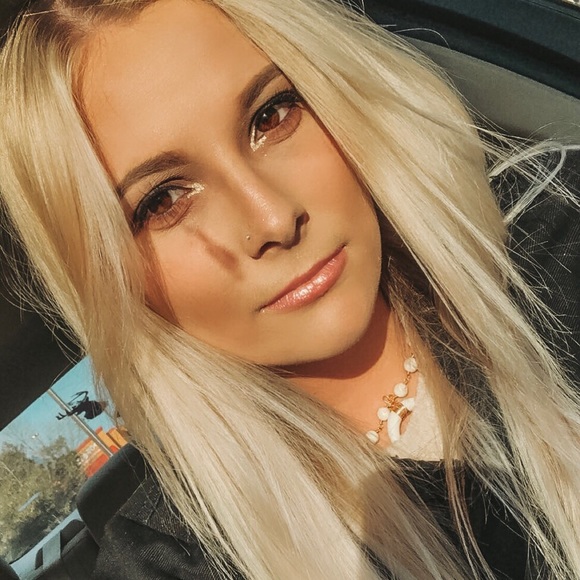 Meet your Posher, Haley - Picture 2 of 9